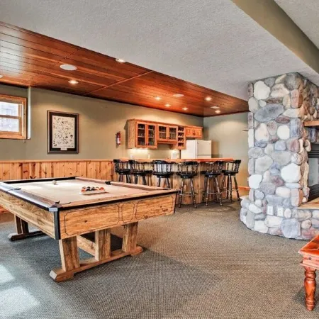 Large Bay Lake Lakefront Cabin w/Game Room & Water-View Deck, Dock and more…