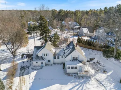 Kennebunk 5 Bedroom 3.5 Bathroom Cottage and Bunkhouse— Walk to Beach and Town! Hotels near Parsons Beach