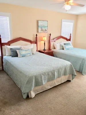 Beautiful  Beachview 4 BR/2 Bath Home, 7 Beds, Sleeps 13 Hotels near TrainTastic! formerly: Mississippi Coast Model Railroad Museum