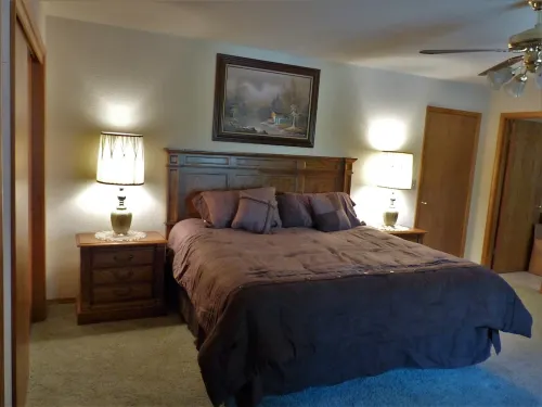 SIERRA ESCAPE! SPACIOUS COUNTRY HOUSE WITH POOL & SPA--20 MINUTES FROM YOSEMITE!