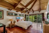 On Hanalei bay with panoramic ocean views. Steps to the beach and walk to town. Hotels near Pedal & Paddle