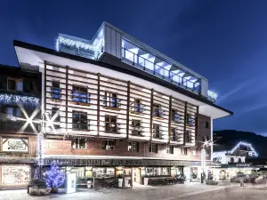 巍峨山峰魅力飯店
