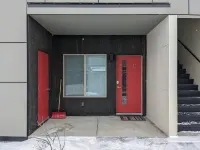 Adventure Basecamp: Newly Built Retreat steps from Downtown Victor