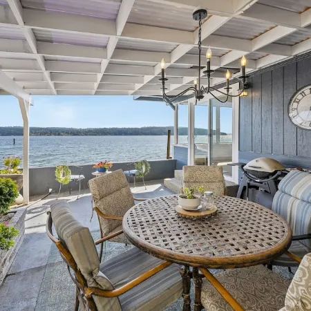 Waterfront-Cozy Cottage on the Water! Best View of Pnw Moody Season. Green Clean
