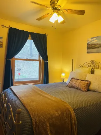 Gowdy Suite 2. 2 Queen Bed 2 Bath , Free Wifi, Open All Year Gowdy Property