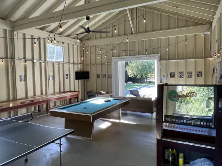 Modern Home w/Woodstove & Swimming Pool; a Resort Feel in a Vineyard Setting!