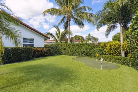 Luxury Modern Palm Beach Gardens Home with Heated Pool-Near Beach & Restaurants