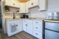 Private Cabin - Hiking. Getaway. Near the ARK. No Cleaning Fees