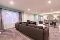 4Bd, Charming Mid-Century Home! 1.4mi to Convention Center, Mins to Strip! Pool! - Bungalows
