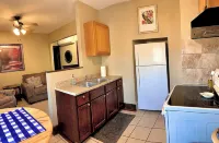 Cozy 1-bedroom apartment in historic Dubuque with AC, WiFi