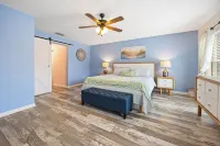 Coastal Comforts with Heated Saltwater Pool Hotels near The Fish Store / Custom Aquariums
