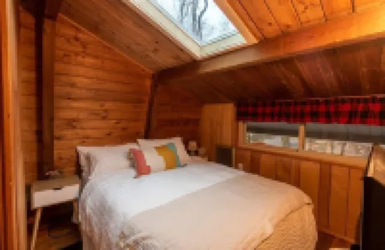 Lake Naomi A-Frame Cabin, Pet Friendly,