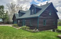 WATERFRONT 5-bedroom house on Dodge Pond in Rangeley Quill Hill Access Road 주변 호텔