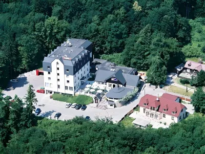 Hotel West Các khách sạn gần The Faculty of Natural Sciences of the Comenius University