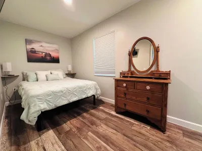 Cottage 22: The Boathouse - Waterfront Lodging in Downtown Tavares, FL