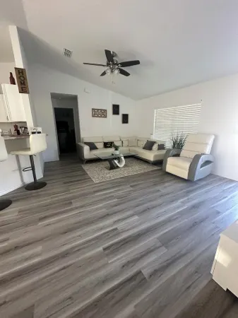 Charming 3-bedroom house in serene Eustis with POOL! Mins to Downtown MT. DORA. Отели в г. Юстис