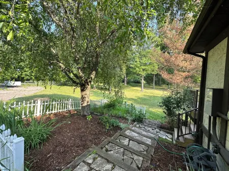 5-Bedroom Estate – 12 acres, Huge Space, Fast WiFi, Fitness Room, & More!