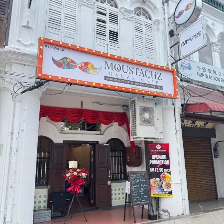Moustachz Hauze , Georgetown