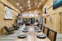 New luxury cabin w/ private pool, hot tub & view!