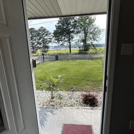 Cozy Home, fully fenced  with huge back yard