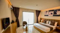Hotel Everest Rdc Hoteles cerca de Lola ya Bonobo Sanctuary