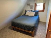 Sweet Nell’s Cozy Cottage with hot tub in the heart of Hocking Hills.