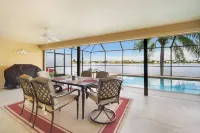 Exquisite Lakeview Oasis: Charming 3 bd, 2 bath vacation rental with heated pool