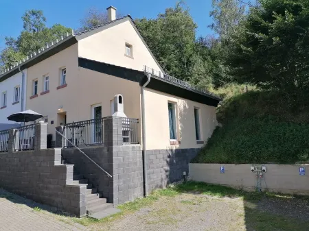 Eifel holiday home - large living room - 5 bedrooms - private use! Отели в г. Цвайфельшайд