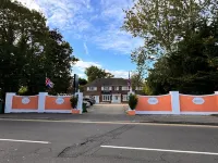 All Seasons Guest House Gatwick & Airport Parking