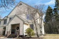 Spacious Corner Townhouse from Mt. Snow! Private Hot Tub!