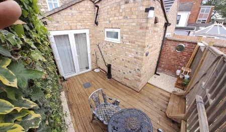 Charming Lincoln Cottage Family & Pet-Friendly