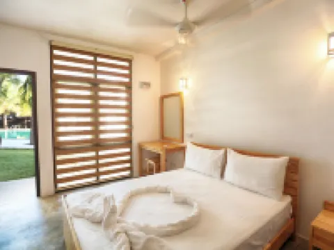 Arugambay Roccos Hotels near Arugam Bay