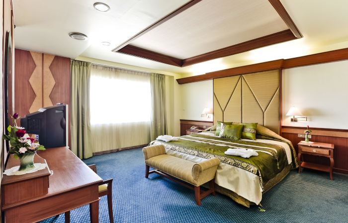 Charoen Hotel