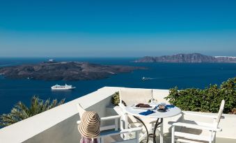 Pantelia Suites