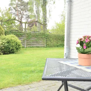 Geräumige Wohnung Mit Garten in Zingst