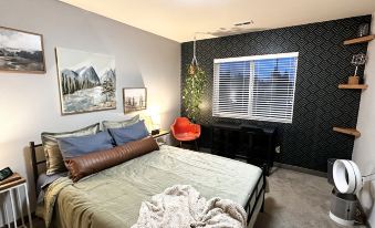 Central Tacoma Homestay with Breakfast Included -Private Room-