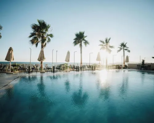 Amr Hotel - Durres โรงแรมในเดอร์เรส
