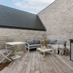 Huswell - Spacious Top-Floor Apartment with Private Parking