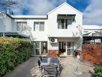 Abby’s Beach Villa Hotels in Broadwater