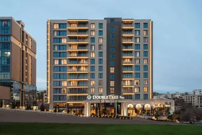 Doubletree by Hilton Amman Hotel & Residences Hotel berhampiran Rustic Bar & Eatery