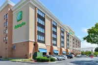 Holiday Inn New London - Mystic Area فنادق في غروتون