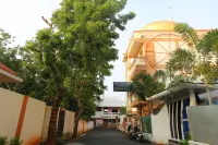 Le Apex Hotels in Periyamudaliyar Chavadi