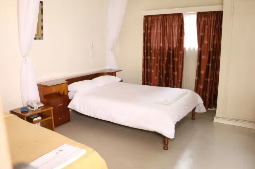 Lms Guest House - Pensionat
