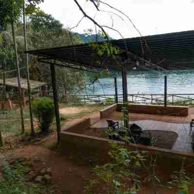 Laughing Elephants Hotel Exterior