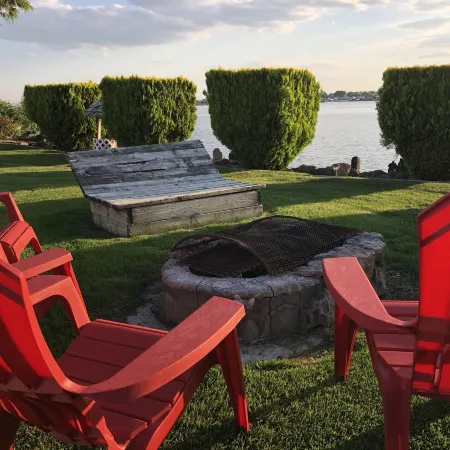 Lakeshore Inn Water Front