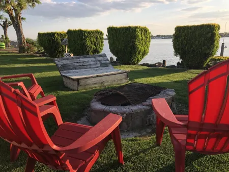 Lakeshore Inn Water Front