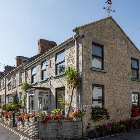 Belmont House Beer - Adults Only - Free Parking