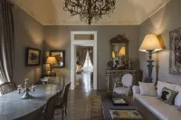 Mr & MRS Smith Seven Rooms Villadorata