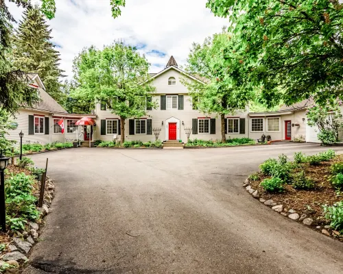 The Inn at the Ninth Hole Bed & Breakfast Hotels in Salmon Arm