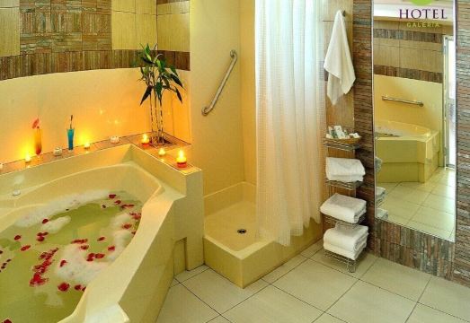 Exe Galeria Man Ging Over view